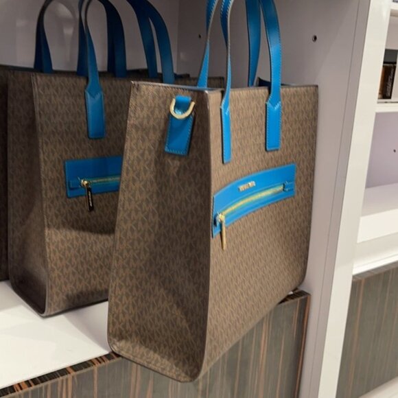 Michael Kors Kenly Large Tote - Picture 4 of 16